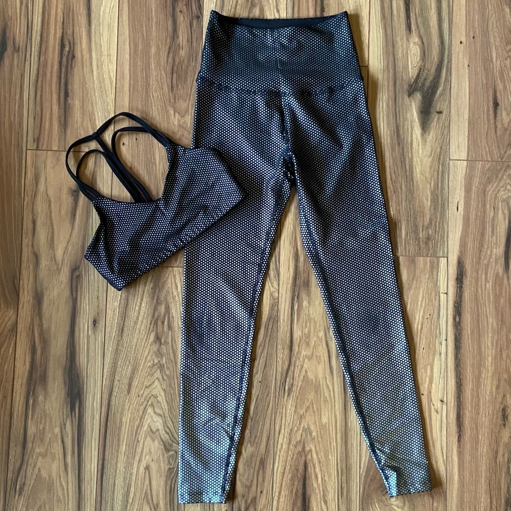 Beyond Yoga set size small